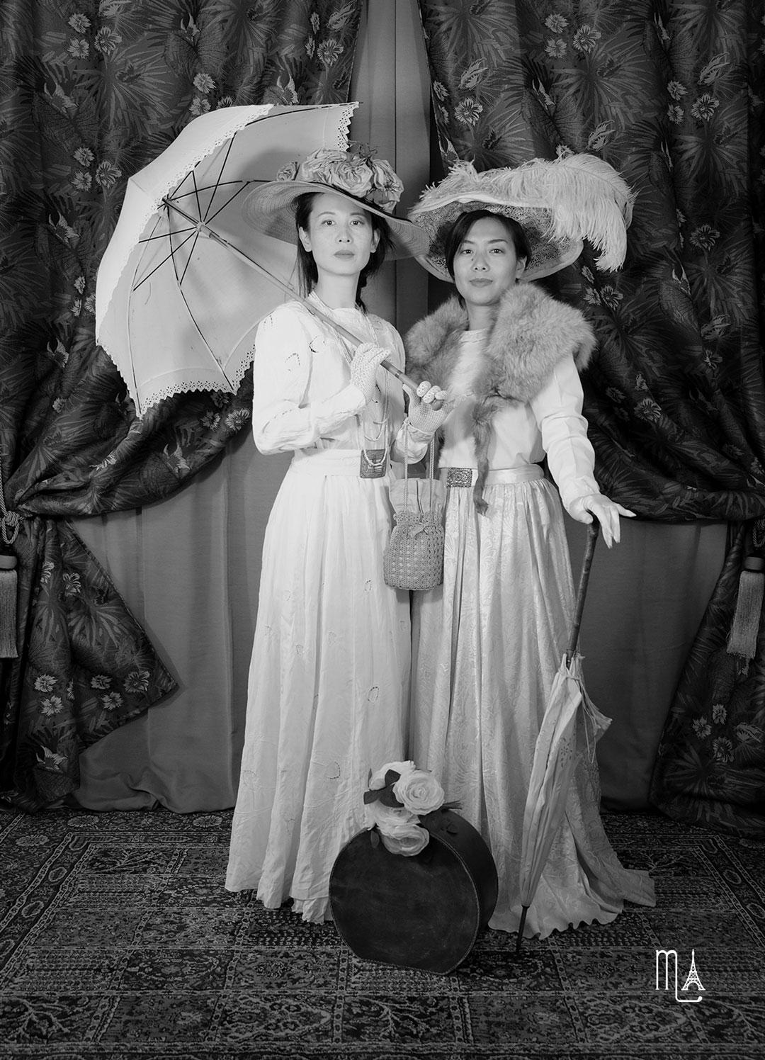 Retro 1900 photo sessions Portrait photo sessions in 1900 vintage outfits Belle Epoque fashion world's fair women travellers