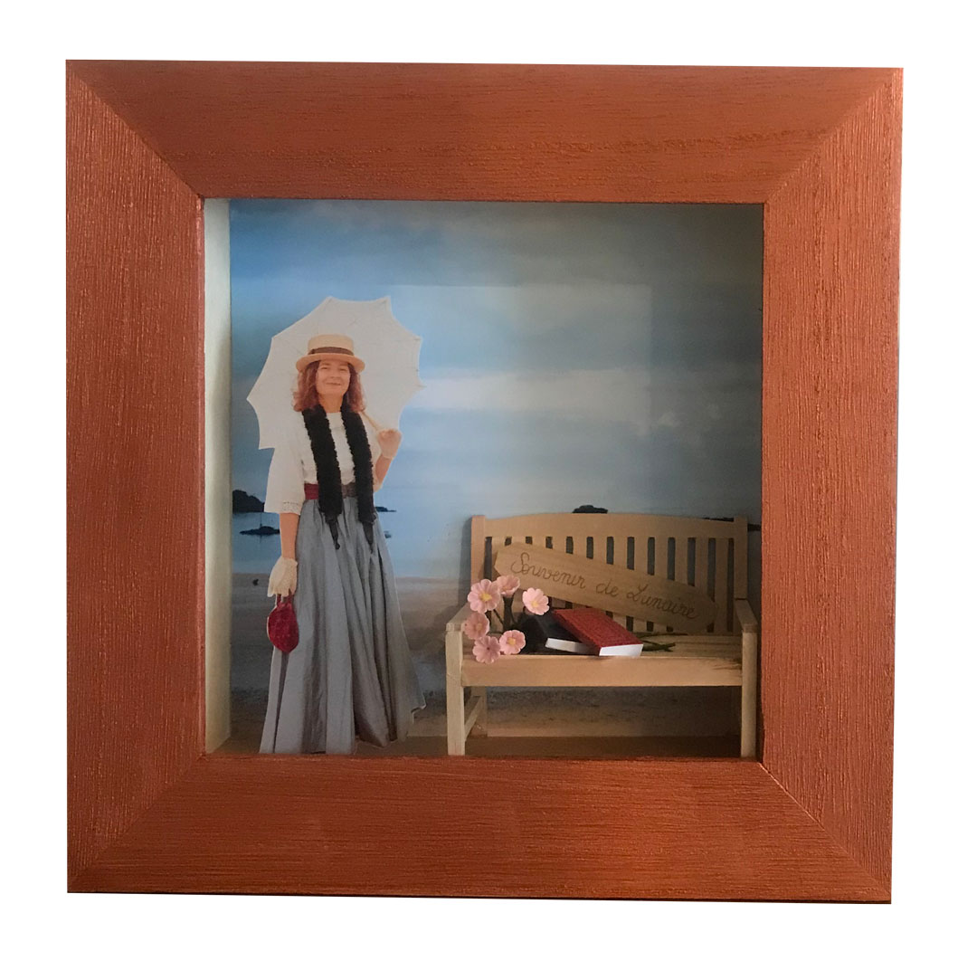 retro 1900 photo display cases Portrait photo sessions in vintage 1900 Belle Epoque fashion customized framing