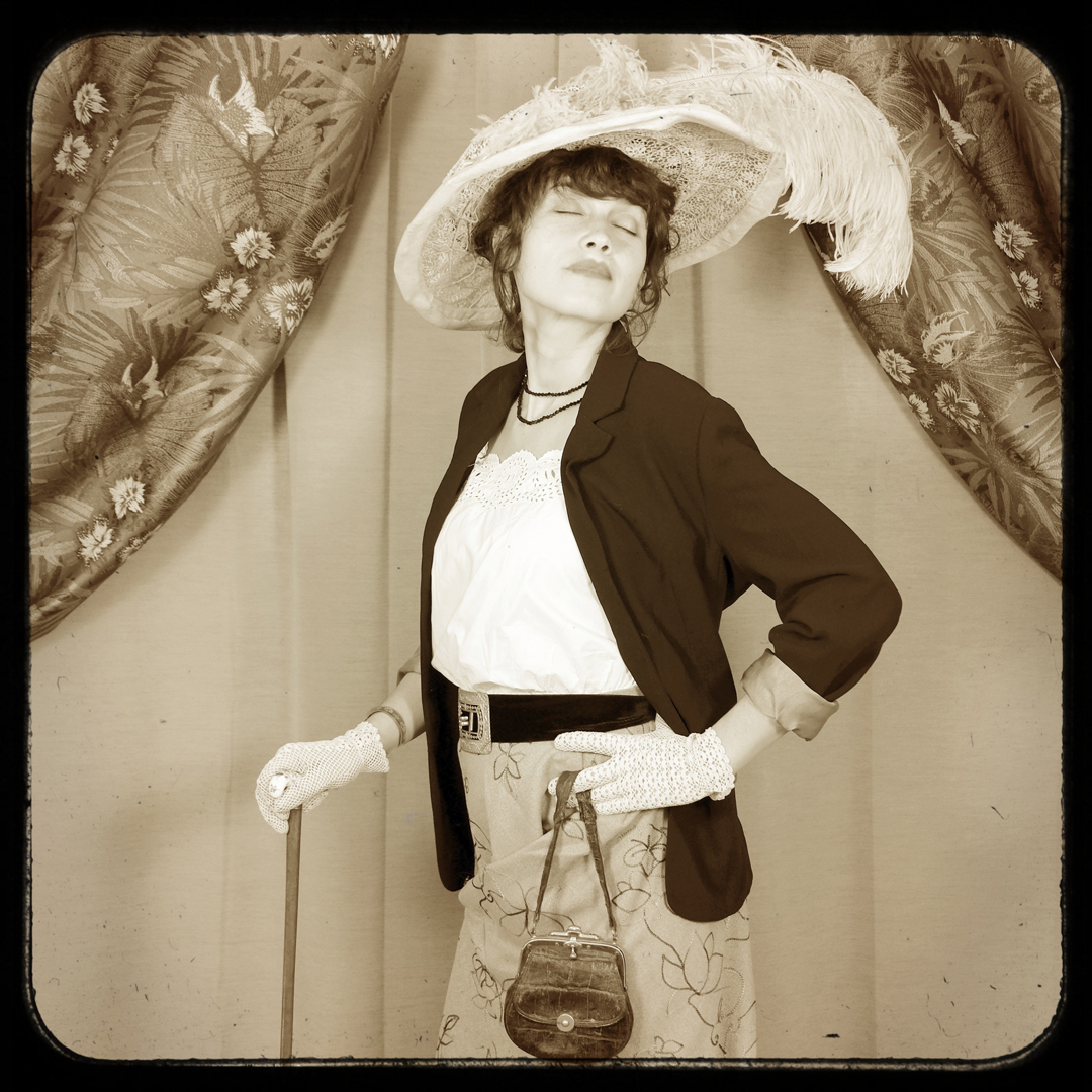 Role-playing-tribute-to-women-lady-1900