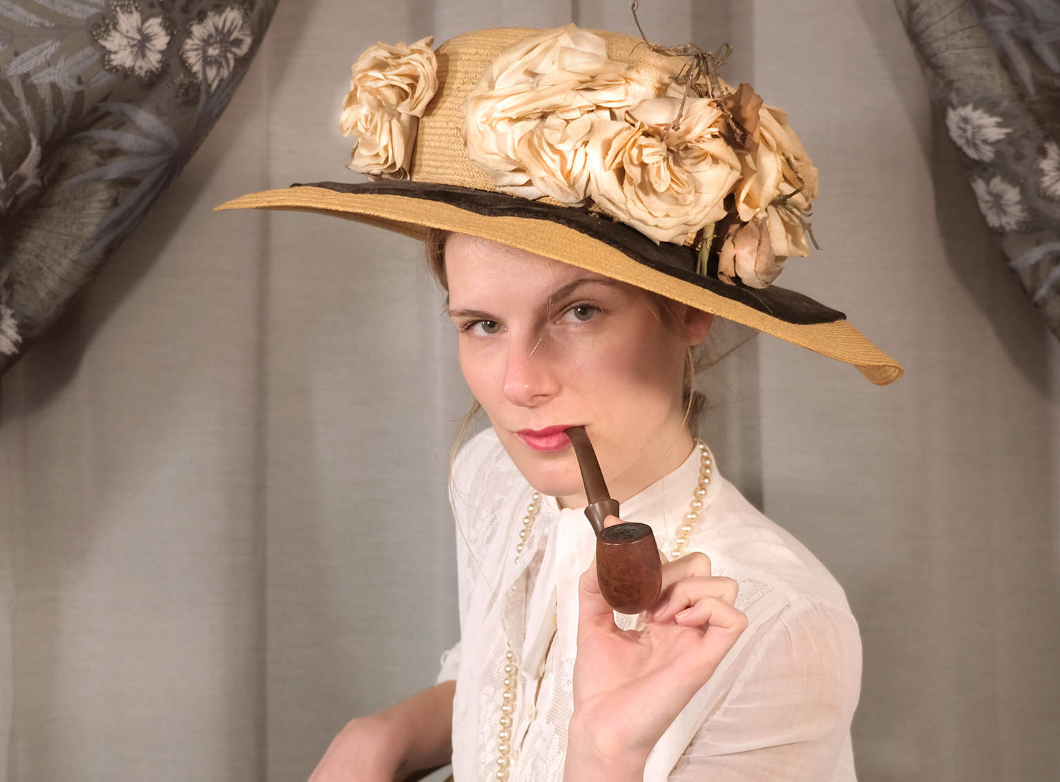 Jeu-de-rôle-paris-police-1900-femme-pipe