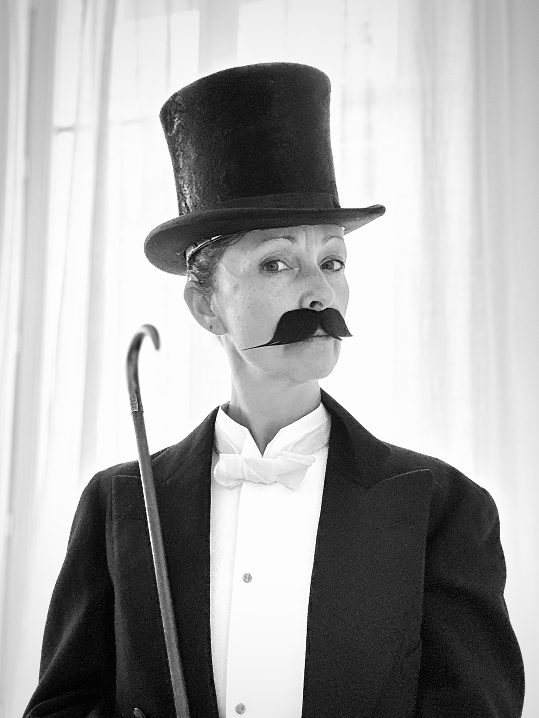 Photographer-vintage-costume--Mlle-Louison © Photo shoots for retro portraits in vintage 1900s outfits in Belle Epoque style self-portrait